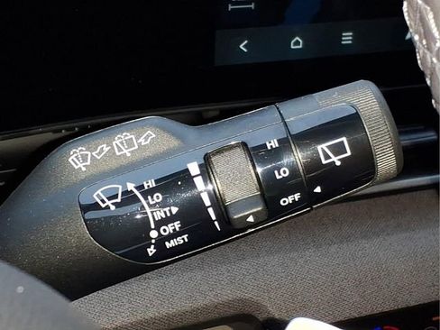 Used 2025 Kia Carnival EX FWD image 27