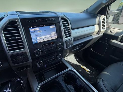 Used 2017 Ford F250 Lariat w/ Lariat Ultimate Package AWD/4WD image 26