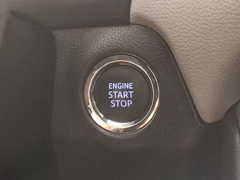 Used 2025 Toyota RAV4 XLE FWD image 30