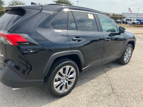 Used 2023 Toyota RAV4 XLE Premium FWD image 4