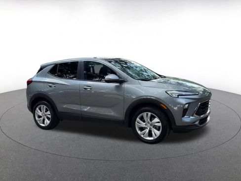 Used 2025 Buick Encore GX Preferred FWD image 3