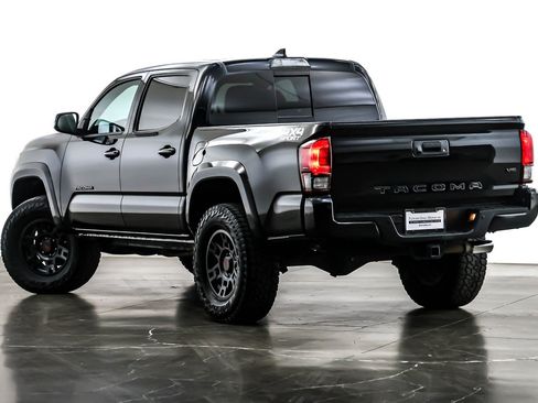 Used 2019 Toyota Tacoma TRD Sport image 11