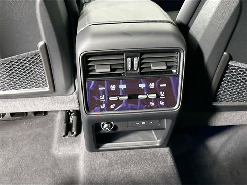 Certified 2025 Porsche Cayenne image 38