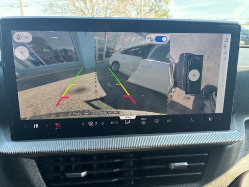 Used 2025 Ford Explorer Platinum image 12