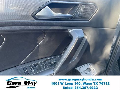 Used 2024 Volkswagen Tiguan SE w/ Panoramic Sunroof Package FWD image 12