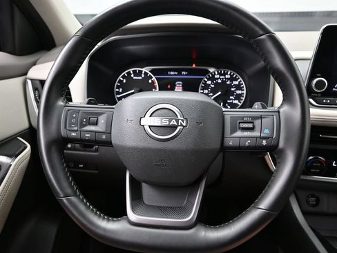 Used 2025 Nissan Rogue SV AWD/4WD image 27
