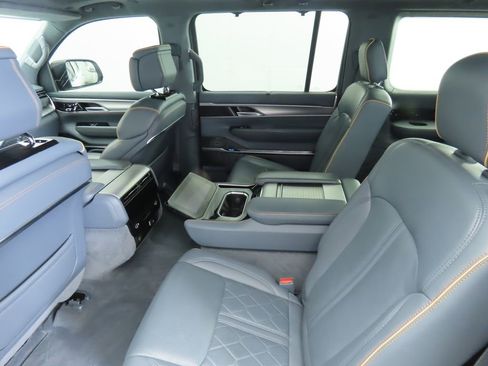 Used 2023 Jeep Grand Wagoneer Series II image 20