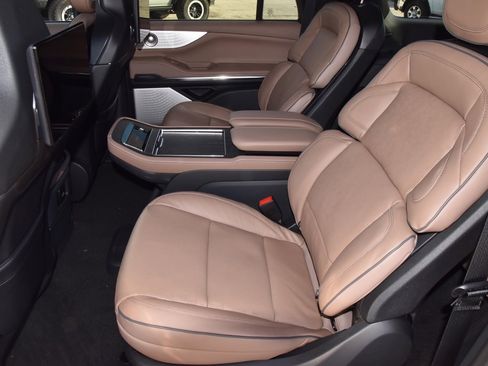 New 2025 Lincoln Navigator L Black Label image 21