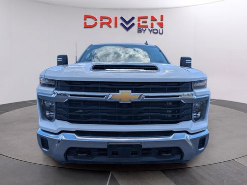 Used 2024 Chevrolet Silverado 2500 LT AWD/4WD image 8