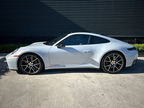 Certified 2025 Porsche 911 Carrera GTS RWD image 2