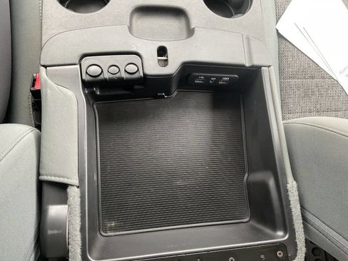 Used 2018 RAM 3500 SLT image 32