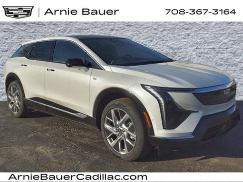 New 2025 Cadillac Optiq Luxury 1 image 1