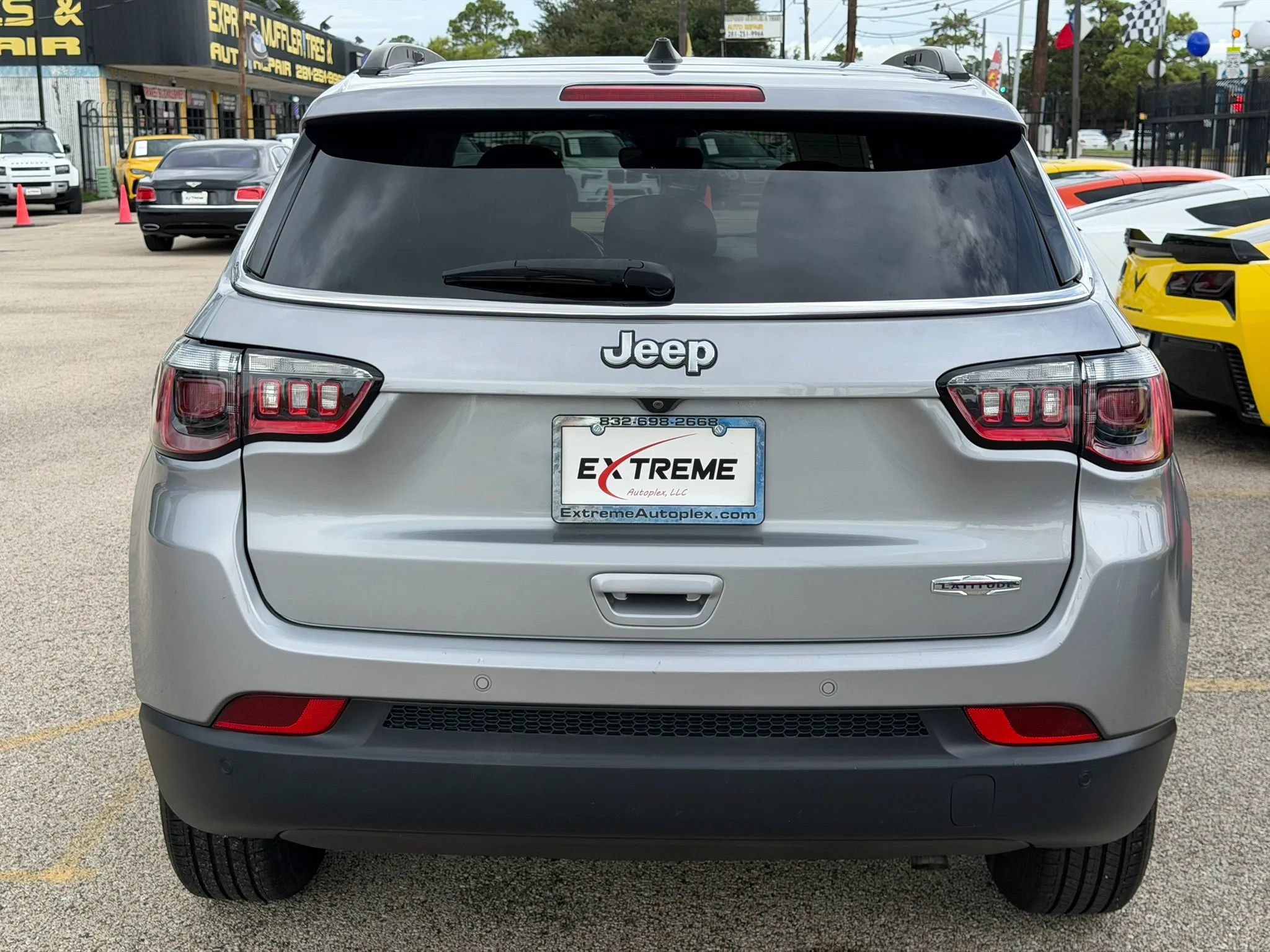 Used 2020 Jeep Compass Latitude FWD image 3