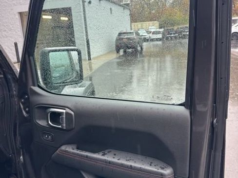 Used 2025 Jeep Wrangler Rubicon w/ Convenience Group image 26