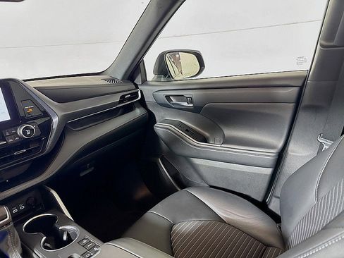 Used 2024 Toyota Highlander XSE image 23
