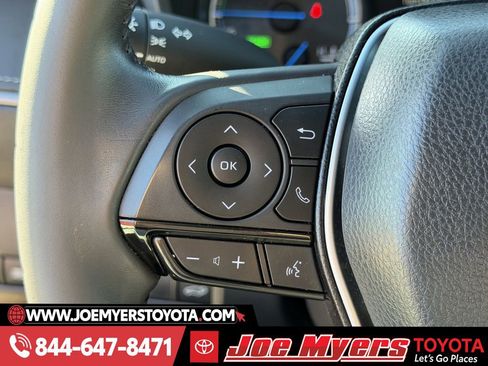 Used 2022 Toyota Venza XLE image 24