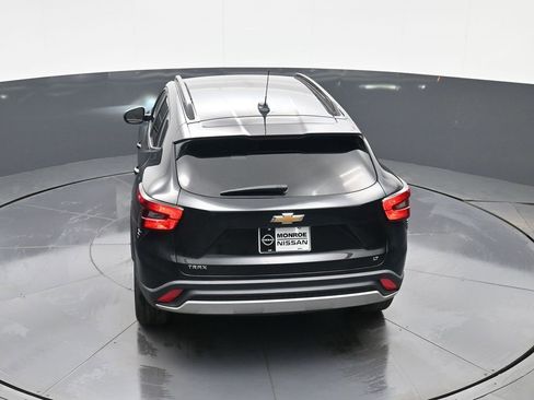 Used 2024 Chevrolet Trax LT w/ LT Convenience Package image 28