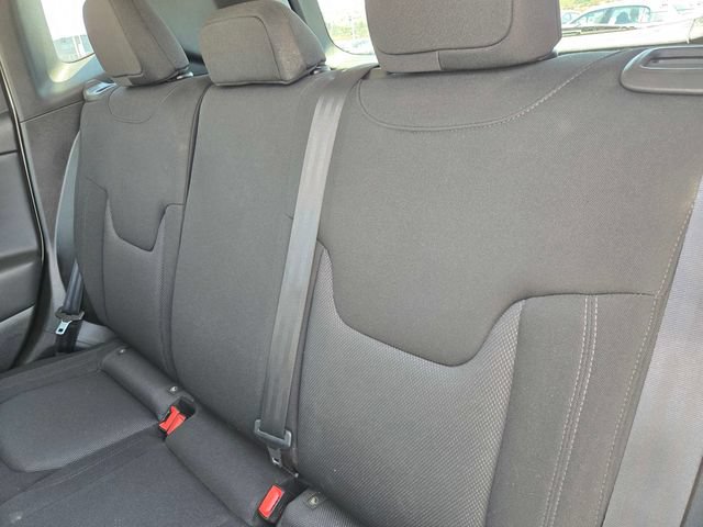 Used 2023 Jeep Renegade Latitude AWD/4WD image 11