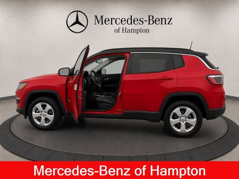 Used 2018 Jeep Compass Latitude w/ Popular Equipment Group FWD image 8