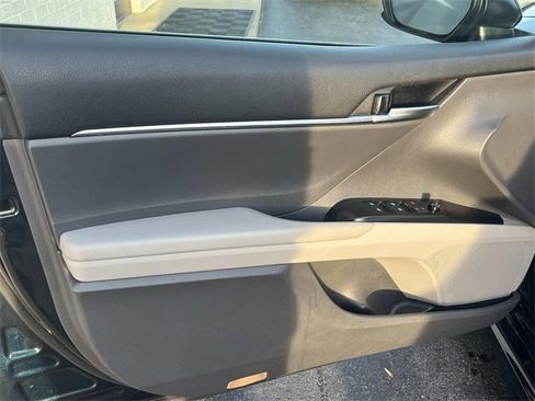 Used 2019 Toyota Camry SE image 19
