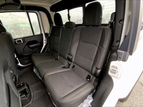 Used 2022 Jeep Gladiator Sport image 20