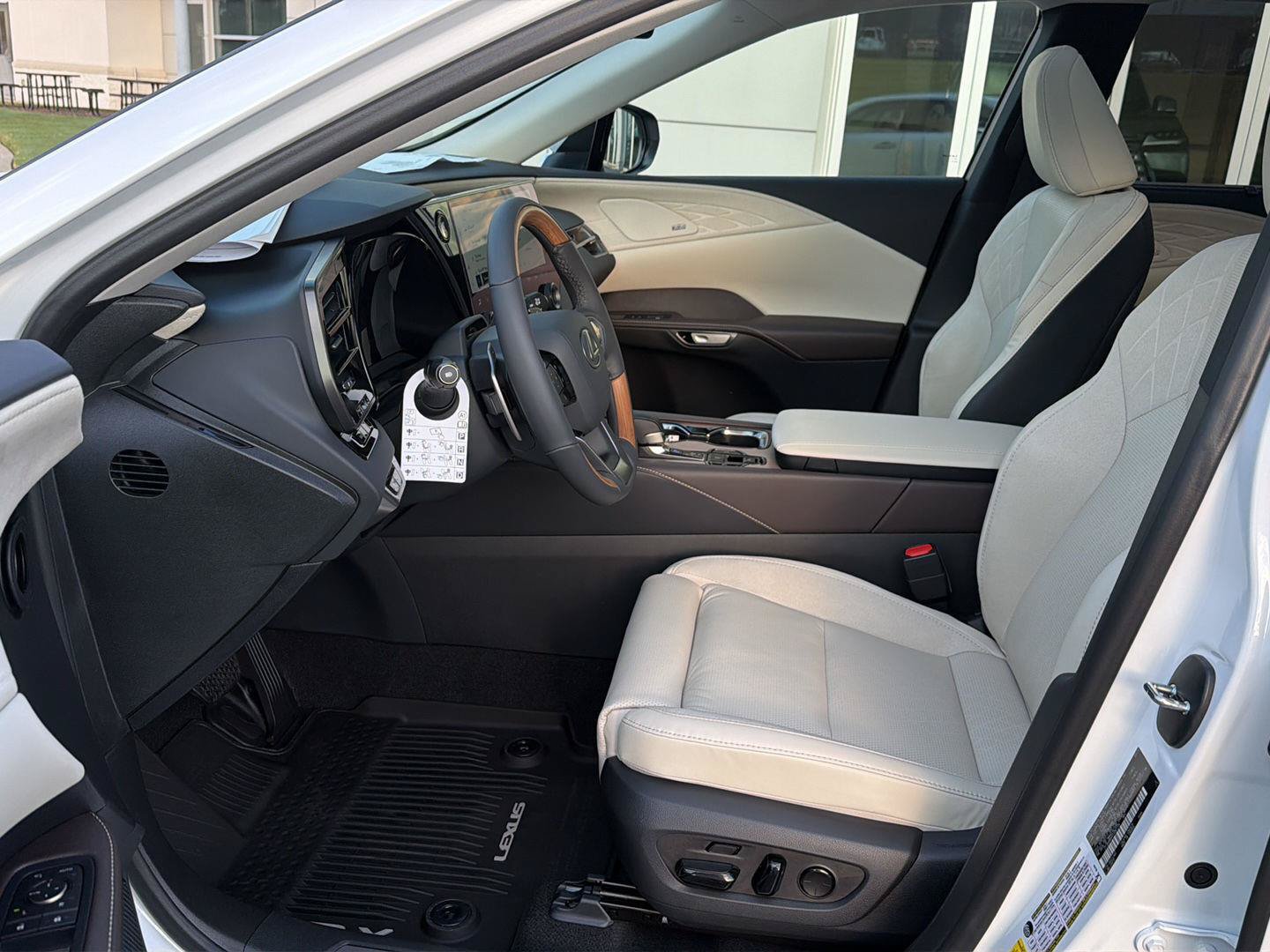 New 2026 Lexus RX 350 FWD image 10