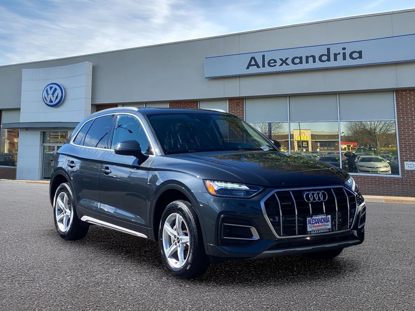 Used 2023 Audi Q5 2.0T Premium w/ Convenience Package AWD/4WD image 1