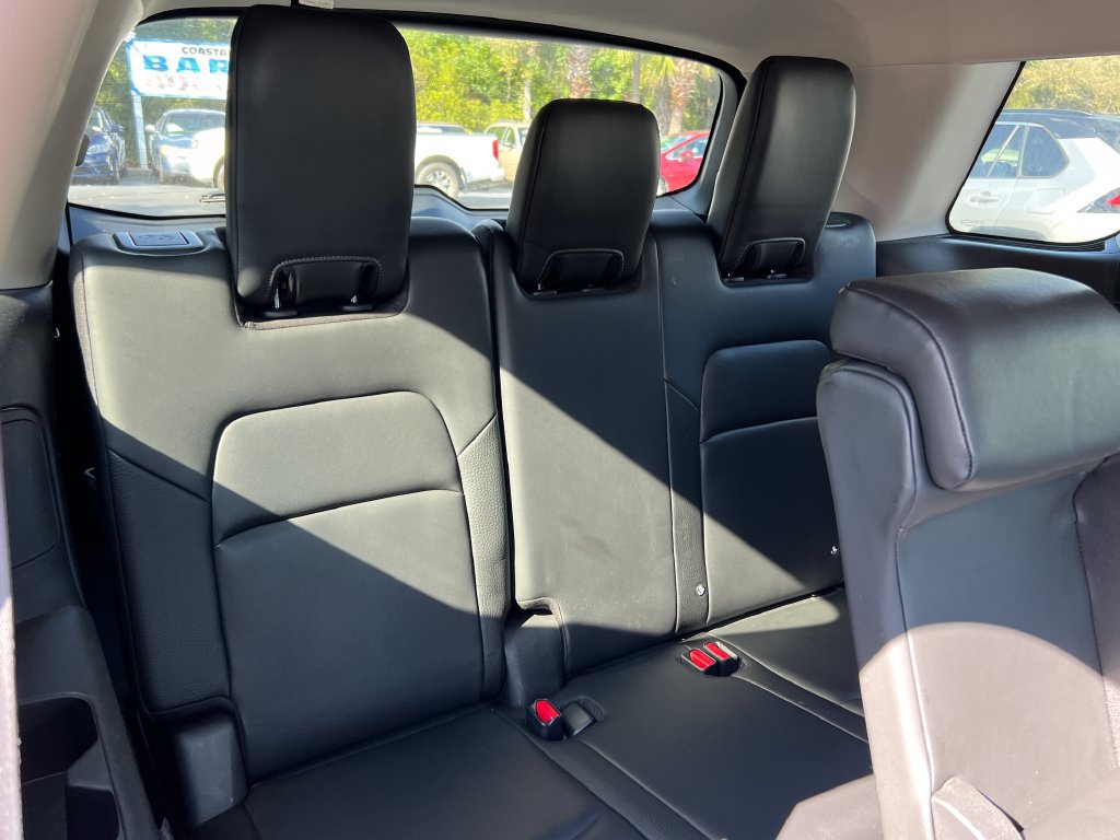 Used 2025 Nissan Pathfinder SL FWD image 14