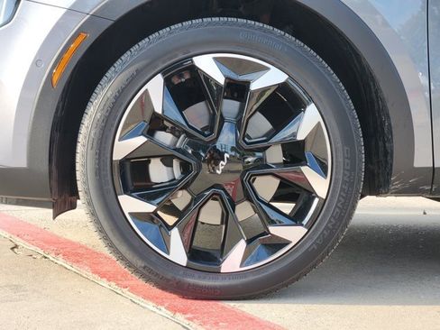 Certified 2025 Kia Sorento SX image 11