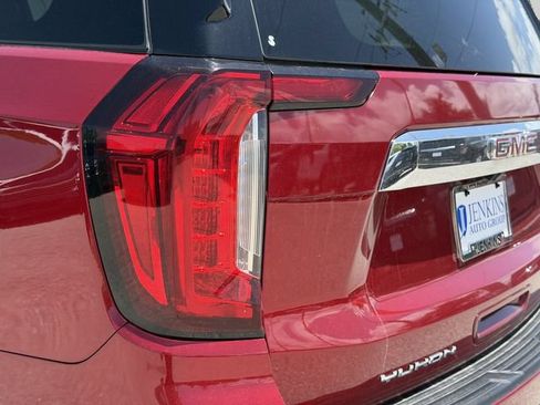 Used 2024 GMC Yukon XL SLT AWD/4WD image 12