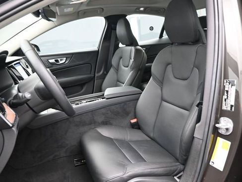 Used 2025 Volvo S60 B5 Plus AWD/4WD image 10