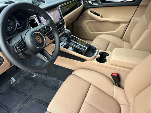 New 2026 Porsche Macan image 4