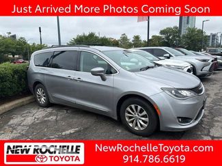 Used 2017 Chrysler Pacifica Touring-L FWD video 1