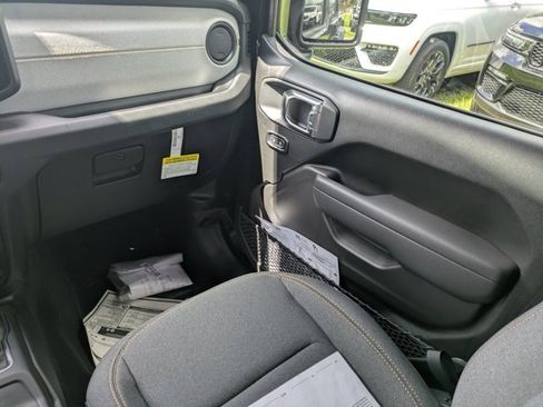 New 2025 Jeep Gladiator Sport image 15