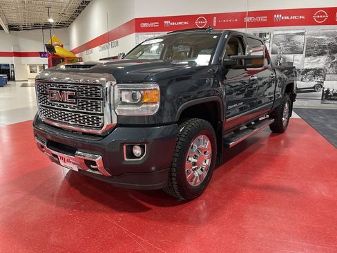 Used 2018 GMC Sierra 2500 Denali w/ Duramax Plus Package image 7