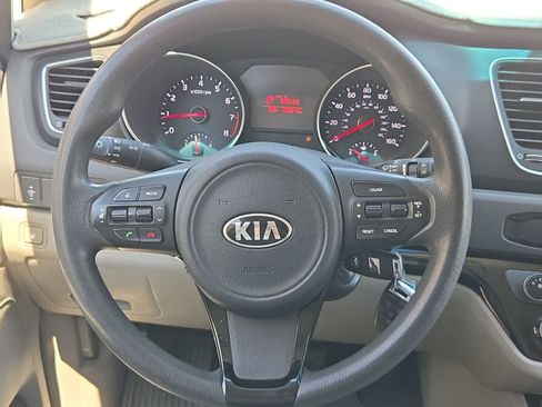Used 2015 Kia Sedona LX w/ LX Convenience Package FWD image 23
