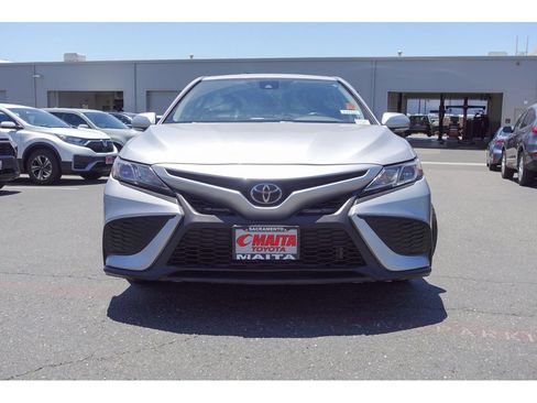 Used 2024 Toyota Camry SE FWD image 4