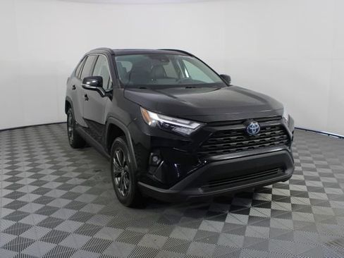 Used 2023 Toyota RAV4 XLE Premium image 28