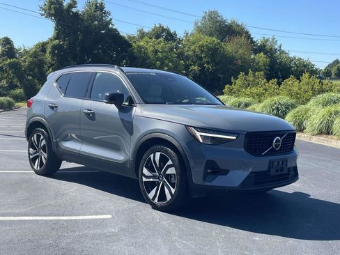 Certified 2023 Volvo XC40 B5 Plus w/ Driver Assist Package AWD/4WD image 1