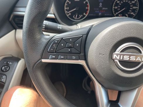 Used 2025 Nissan Altima 2.5 SV FWD image 15