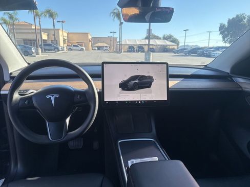 Used 2024 Tesla Model Y Long Range image 19