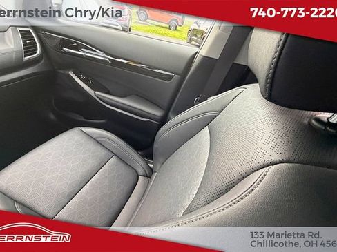 Used 2024 Kia Seltos EX FWD image 11
