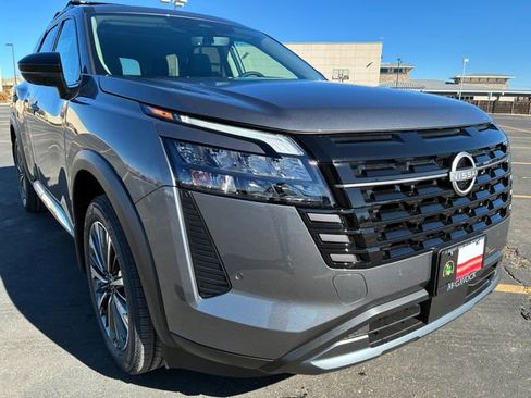 New 2026 Nissan Pathfinder Platinum image 8