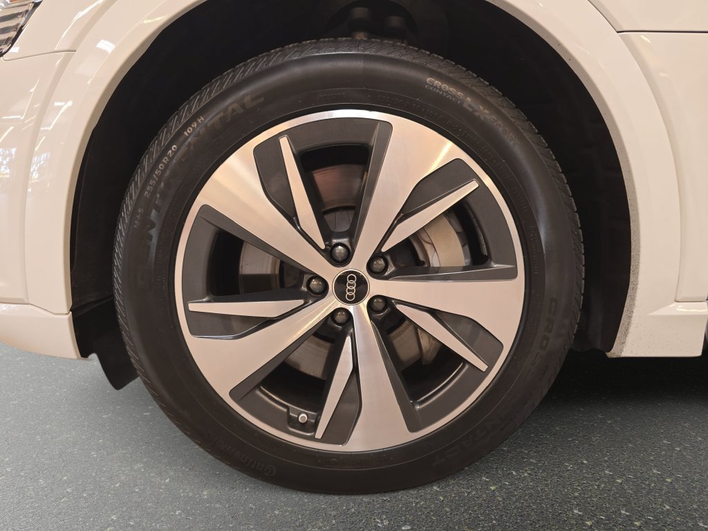 Certified 2024 Audi Q8 e-tron Premium Plus AWD/4WD image 33