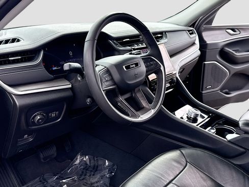 Used 2023 Jeep Grand Cherokee L Limited w/ Luxury Tech Group II AWD/4WD image 4