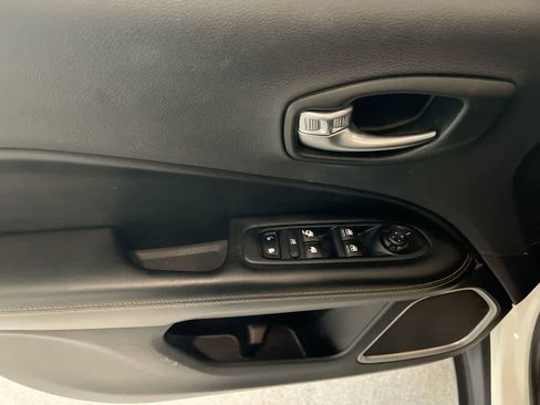 Used 2018 Jeep Compass Limited image 13