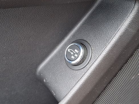 Used 2020 Chevrolet Traverse LT FWD image 26