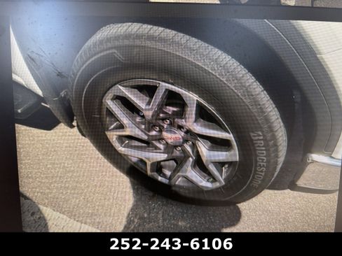 Used 2023 GMC Sierra 1500 SLE image 5