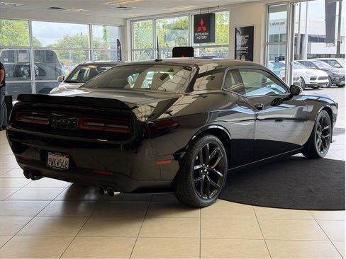 Used 2019 Dodge Challenger GT w/ Blacktop Package RWD image 5
