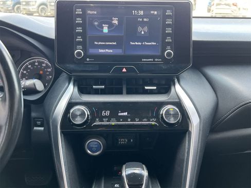 Used 2021 Toyota Venza LE image 28